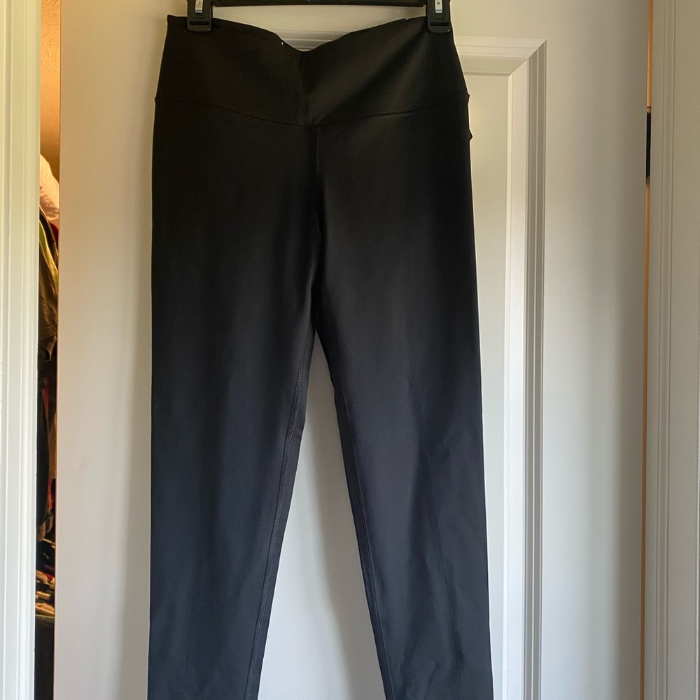 Brand NEW: Victoria secret leggings M